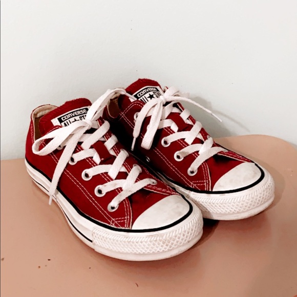 converse shoes maroon color